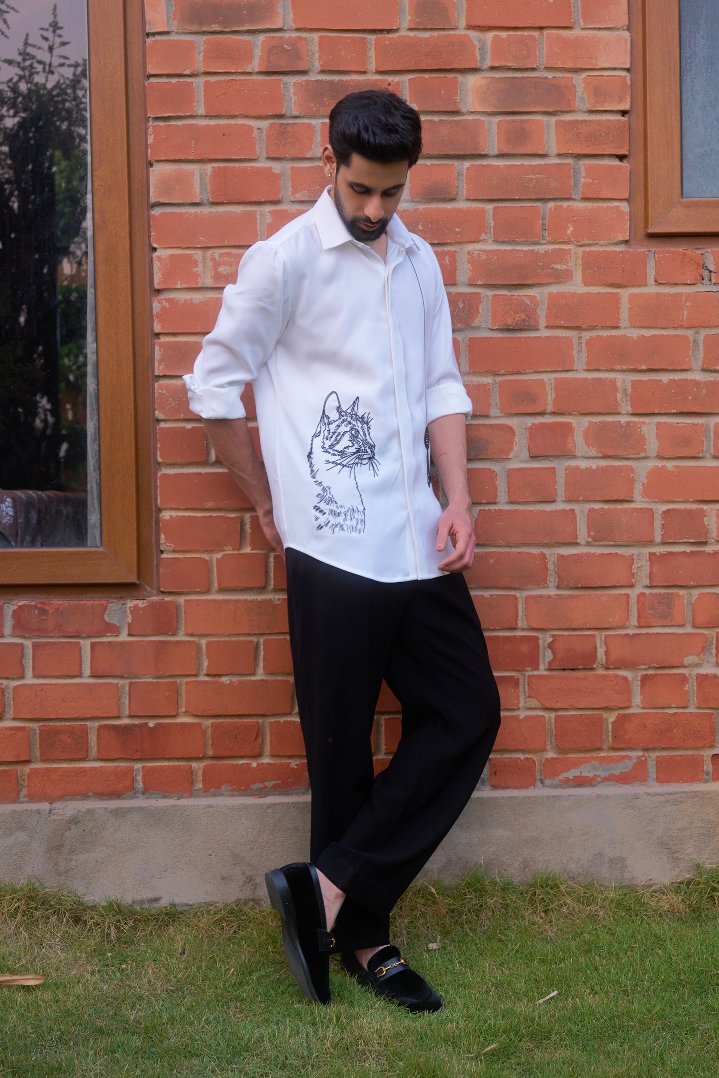 White shirt with Cat hand embroidery design&nbsp;